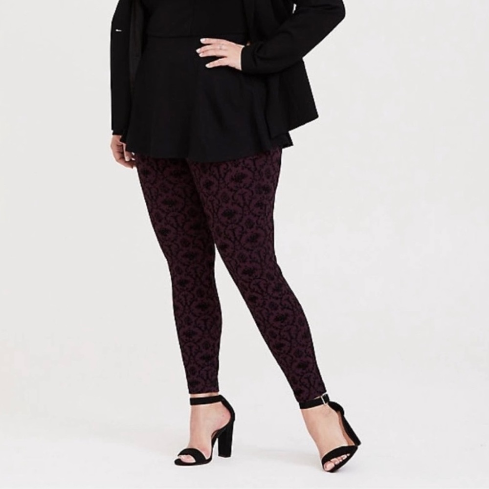 TORRID Burgundy, Black Velvet Floral Ponte Pixie Pants
Size 2X
